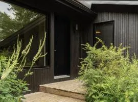Mid-century home with MTB trail and beach access