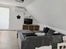 Dömper Döme Apartman