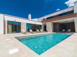 Villa with Stunning Views, hótel í Vodnjan