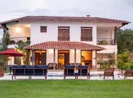 La Herencia Hotel、にあるエル・エデン国際空港 - AXMの周辺ホテル