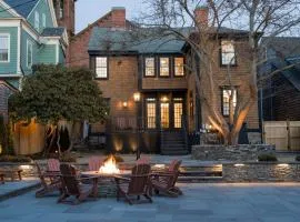 The Royce on Spring - High-End Family Getaway in Newport