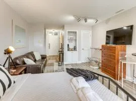 8 Mi to Traverse City Bayside Couples Retreat