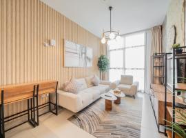Luxury 1BR Apartment near Muweilah Sharjah - Sunny Side up, hotelli, jossa on uima-allas kohteessa Sharjah Intl