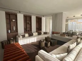 Villa with heated pool, breakfast included