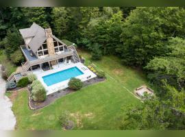 Fireside Lodge - by The Chalets, хотел с басейни в Лоуган