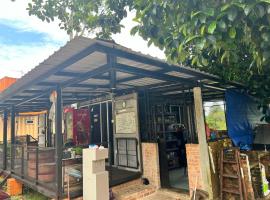 Capital O 91152 Jerot Dusun Campsite, hotel v destinaci Kampong Bukit Tumboh