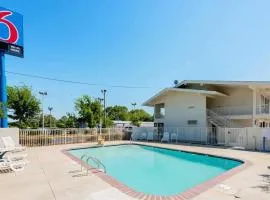 Motel 6-Columbus, GA