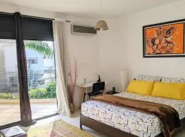 Airy and bright room with balcony 5min to Hay Ryad