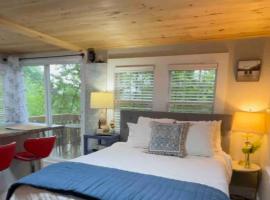 Cheerful Cottage Close to Everything 13, prázdninový dům v destinaci Edgecomb