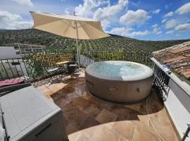 Charming House with Jacuzzi in Villanueva de Algaidas
