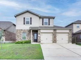 Family-Friendly Home in Manor, Near Outdoor Rec