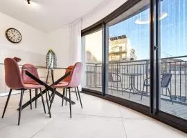 Deluxe 1 Bedrooms Apartment Terrace in City Center