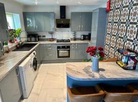 4 bed masonette with Garden, hotel in London