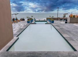 Beachfront Condo with Balcony amazing view, hotel in Tijuana