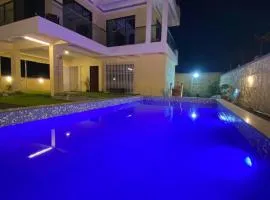 Mountain Gaze Villa - The Dream Stays ll 4 Ac rooms ll Big Pvt Pool ll Hill View