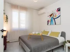 Villetta con balcone - vicino Linate e stazione