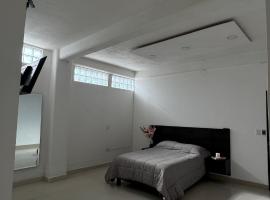 Habitación en departamento de lujo, ξενοδοχείο σε Santa Ana Chiautempan
