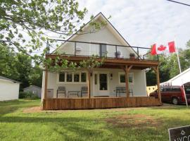 Get A Way Beach Chalet, hotel in Cocagne 