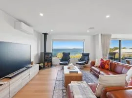 Modern Coastal Retreat and Hot Tub