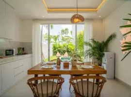 NEW Elegant Green Wall Villa, Canggu