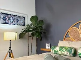 Hermanus Waterfront Boho Studio Apartment, Whale Coast Hideaway