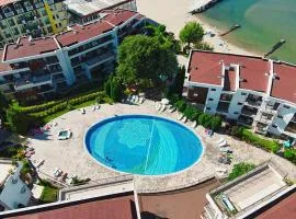 Beachfront, 2 Bed with Sea Views
