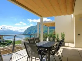 Costa blu - Pool and terrace overlooking the lake