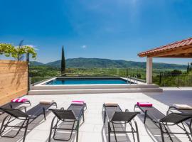 Holiday Home Baan with epic view and private pool, Hotel in Ljuta