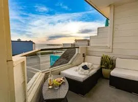 2 Cayucan Bungalows Steps to Beach Shared Lounge Sleeps 12