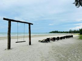 Desaru Beach Resort Sea View Luxury Suite 3 Pax D13A06, hotel in Bandar Penawar