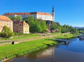 Apartmán U Rogala โรงแรมในเดชชิน