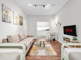 "Olive & Bloom" entire vila with secure parking