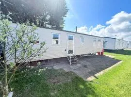 Cosy 6 Berth Caravan At California Cliffs Holiday Park Ref 50032J