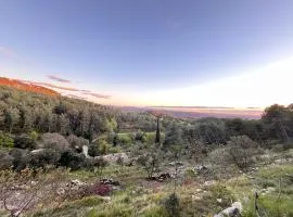 Aix-en-Provence, Bastidon provençal plein cœur de la forêt avec vue unique