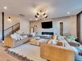 Designers Home near DT w Pool