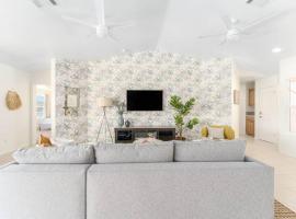 Casa Del Sol-Mountain View 3BR Home w Pool Hot Tub, hotell i Joshua Tree