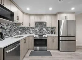 BRAND NEW! 2BR Private Suite - FREE Banff Pass, Netflix, Parking! Near Shopping & Airport!