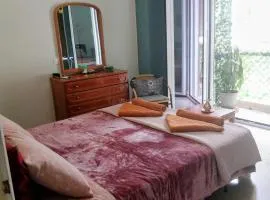 Cozy & Bright Home - 50m from metro station Άg Antonios