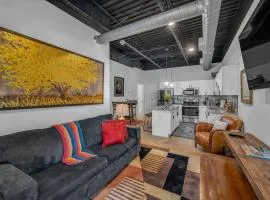 Chic New Condo Near DT Nashville