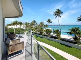 Cable Beach condo with ocean views