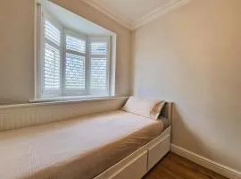 Cosy Single Bed In Morden London