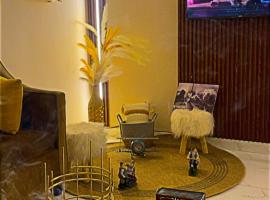 شقة مخدومة VIp, hotel v destinaci Hafr Al Baten