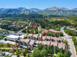 Resort Studio Suite in Prime Breck Location with Free Parking, Hot Tubs, Sauna & Gym