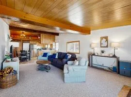 Lake View Cottage with Access to Mullett Lake