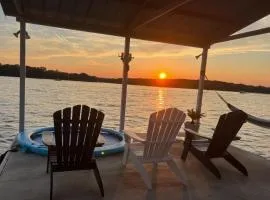 Dockside Digs