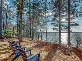 Sundown at Fence Lake, hotel u gradu Minocqua