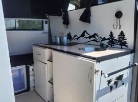 Furgoneta camper、アレシーフェのグランピング施設