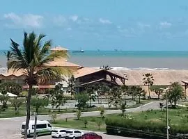 Pé na areia e vista mar