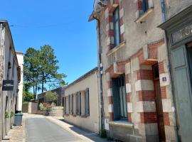 Appartement atypique avec wifi au cœur de Clisson - FR-1-306-1310, Hotel in Clisson