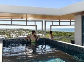 Above Bokarina - Private Rooftop Retreat with Pool